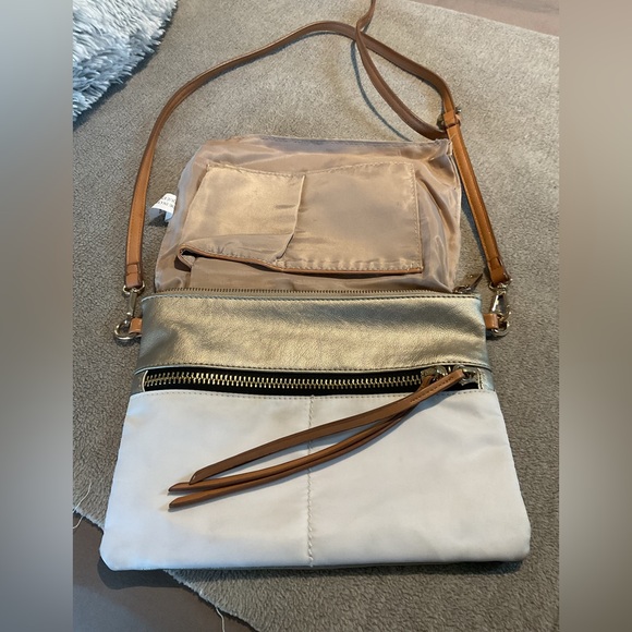 Sondra Roberts Squared gold and white cross shoulder bag. - Picture 9 of 10